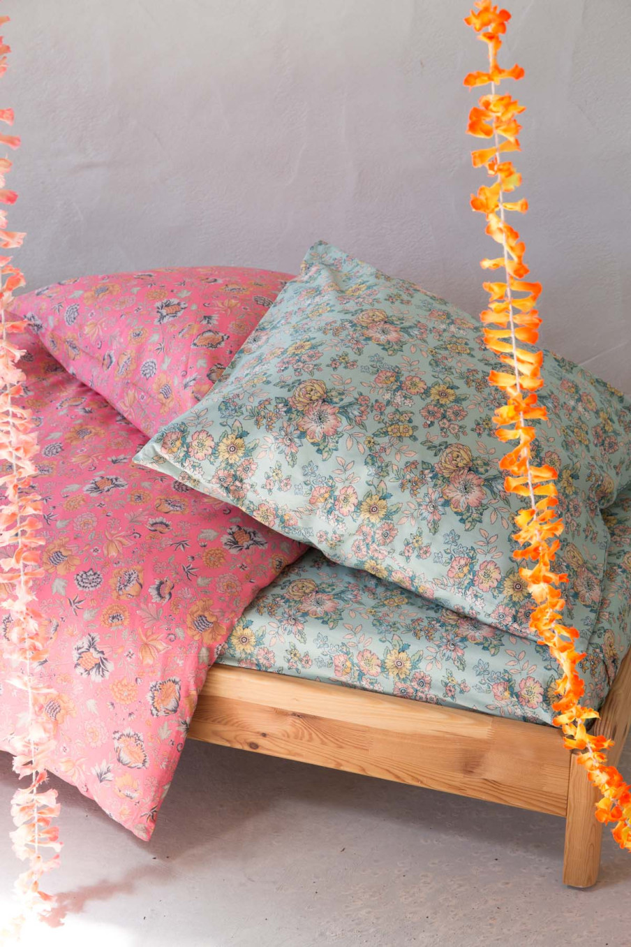 home-bedroom-valerie-water-jodhpur-flower
