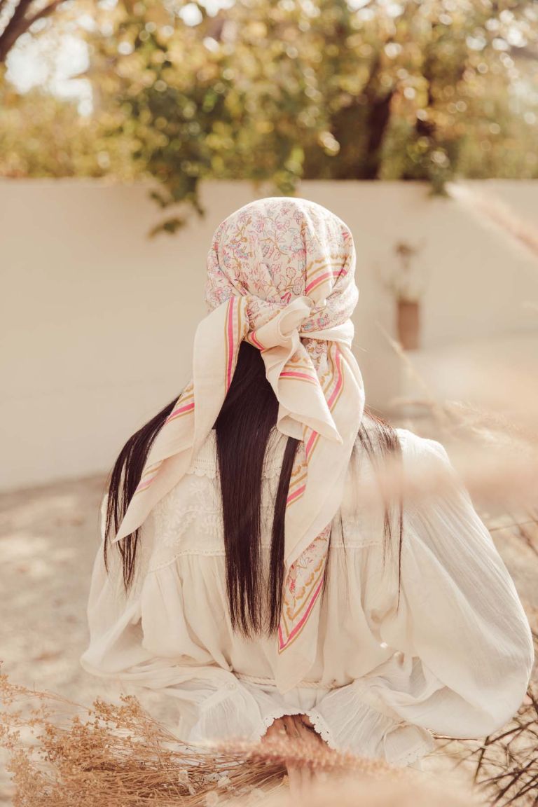 femme-foulard-capucine-cream-padma-mudra