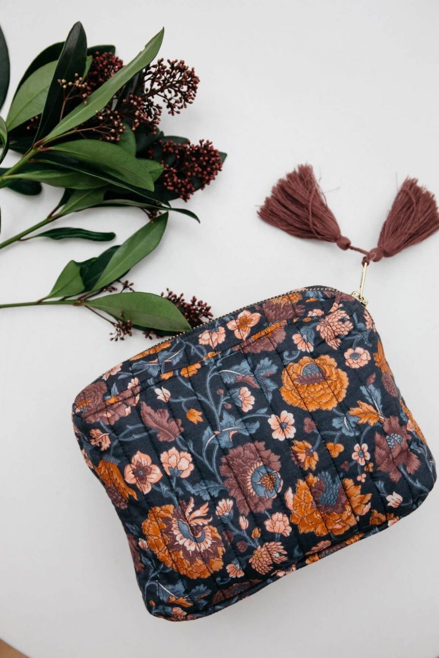 pochette maison marya charcoal bohemian flowers - louise misha
