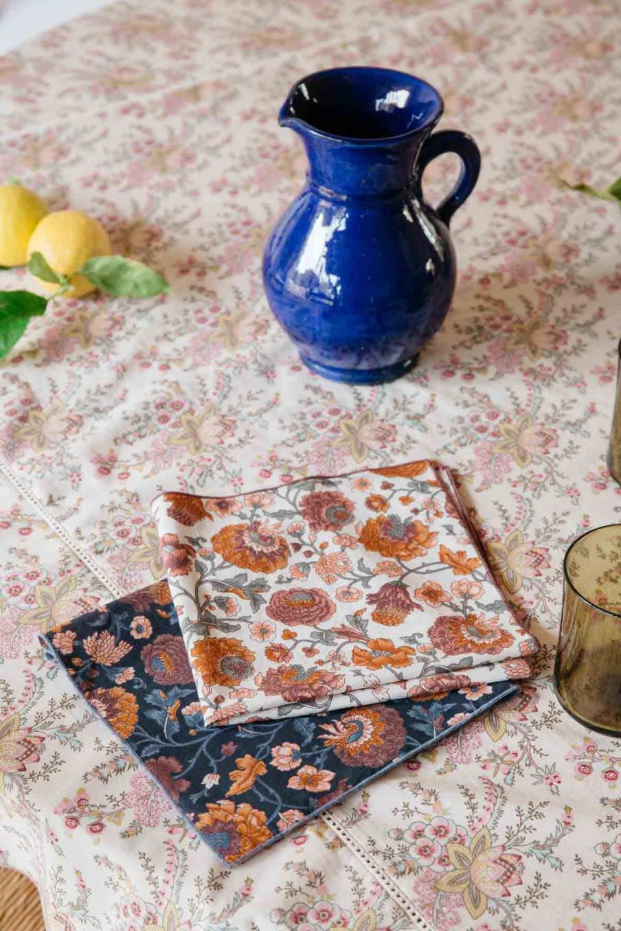serviette de table maison carlotta charcoal bohemian flowers - louise misha