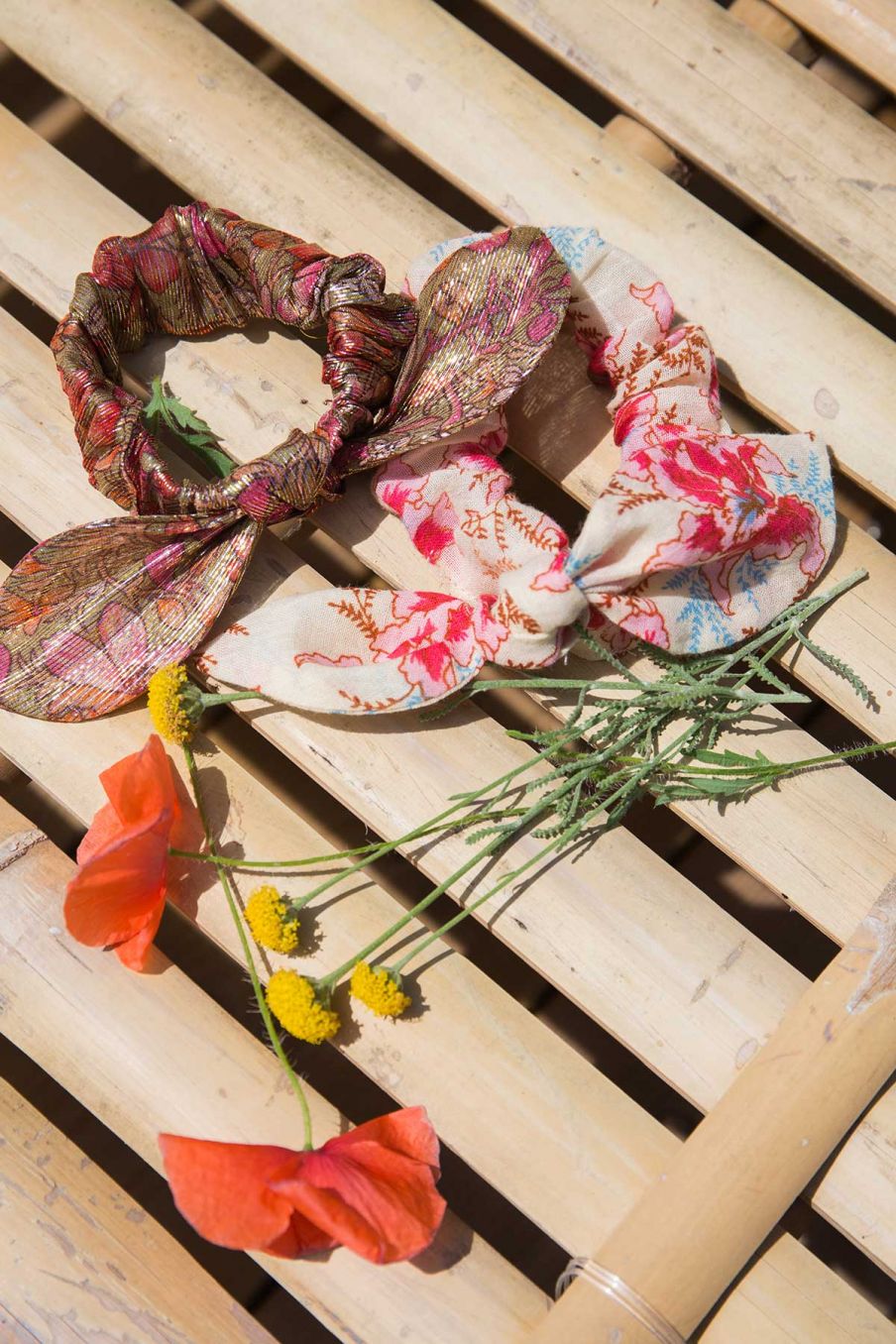 women-scrunchie-chloa-khaki-multi-flowers